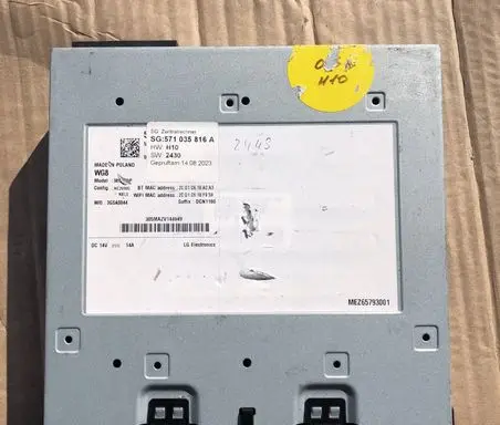 Volkswagen Tiguan Navigation unit CD/DVD player 571035816A 305MAZV144945