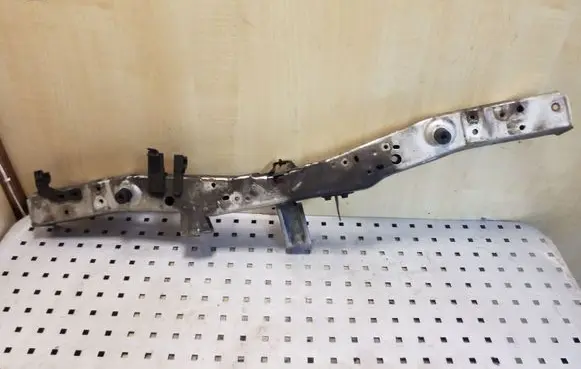 Toyota Avensis T270 Top upper radiator support slam panel