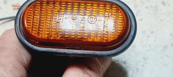 Renault Scenic I Front fender indicator light 13910020 E10142789