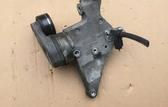 Jaguar XF X250 Engine mounting bracket 9X233K738BA