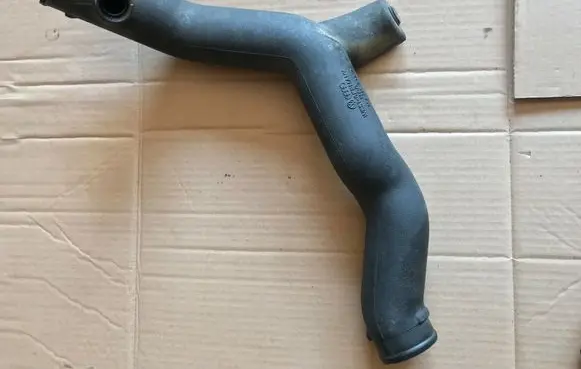 Volkswagen PASSAT B3 Air intake hose/pipe 357145834A