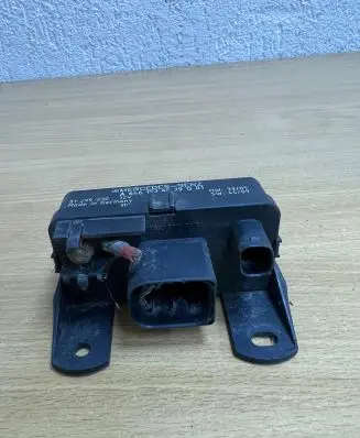 Mercedes-Benz E W124 Other relay 0025450632 D7144