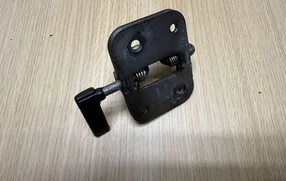 Seat Leon (5F) Engine bonnet/hood lock/latch loop/hook 5F0823186