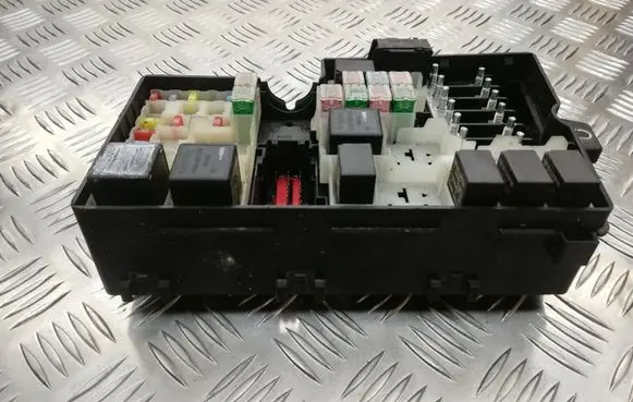 Volvo V50 Fuse module 8688040