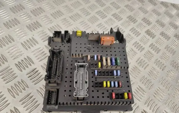 Volvo V70 Fuse module 30728512
