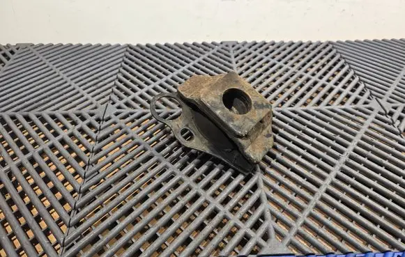Toyota Prius (XW20) Engine mount bracket