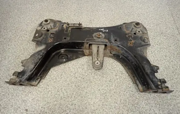 Nissan Micra Engine mounting bracket