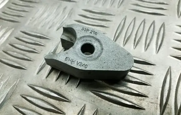Seat Ibiza IV (6J,6P) Fuel Injector clamp holder 03P216