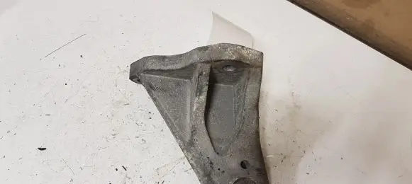 Jaguar XF X250 Engine mounting bracket 5R836037BB