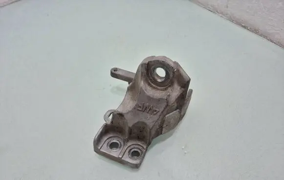 Infiniti QX60 L50 Engine mounting bracket 