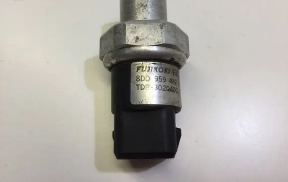 Audi A4 S4 B5 8D Air conditioning (A/C) pressure sensor 8D0959482B