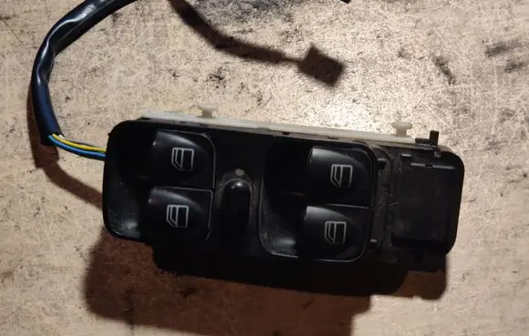 Mercedes-Benz C W203 Electric window control switch A2038218051