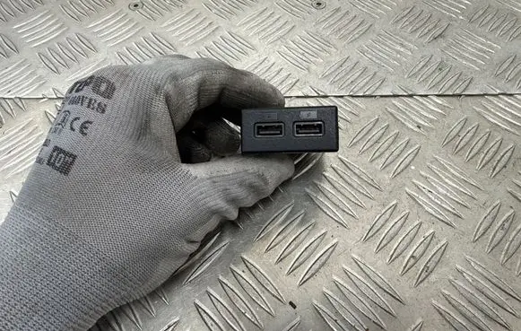 Alfa Romeo Stelvio USB socket connector 01561319450