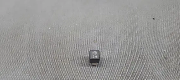 Toyota MR2 (W10) I Fuel pump relay 90987-02010