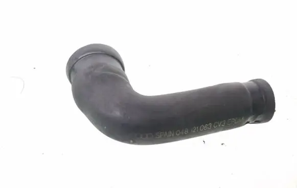 Volkswagen PASSAT B5 Engine coolant pipe/hose 048121063