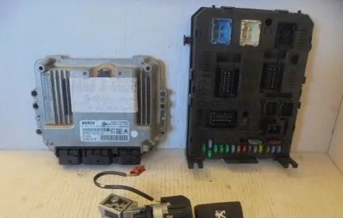Peugeot 308 Engine ECU kit and lock set 9664843780 0281013872
