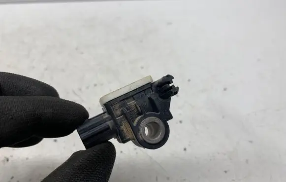 Nissan Juke I F15 Airbag deployment crash/impact sensor 988301EA0A 110221103