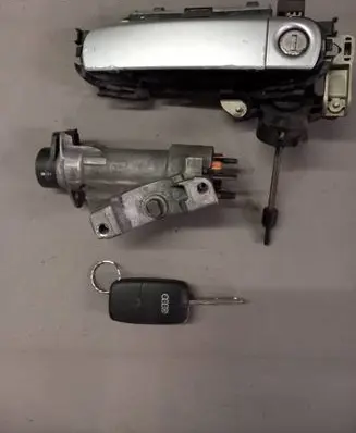 Audi A4 S4 B6 8E 8H Ignition lock 4B0905851C