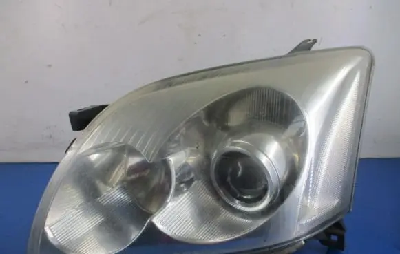 Toyota Avensis Verso Headlight/headlamp