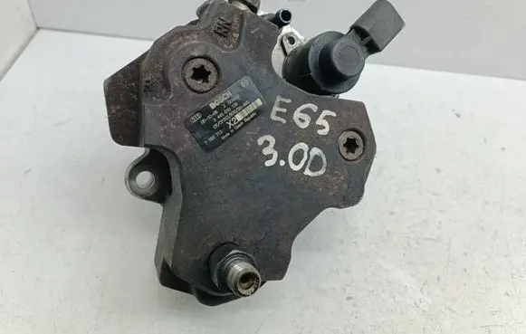 BMW 7 E65 E66 Fuel injection high pressure pump 7795713 0445010126 3009692