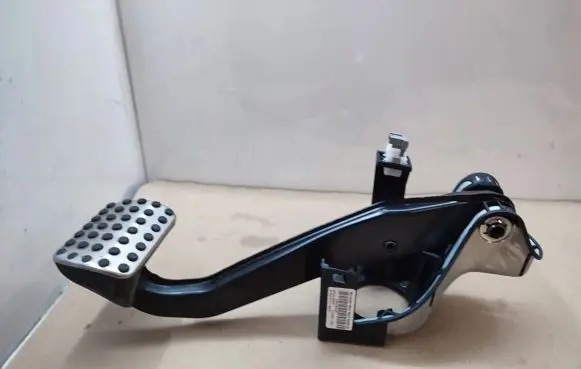 Mercedes-Benz E W212 Brake pedal A2042902101