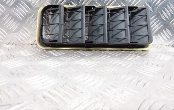 Volvo V60 Quarter panel pressure vent 8623444