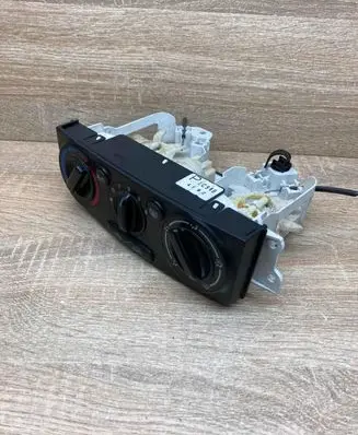Mazda MPV II LW Climate control unit LC94B