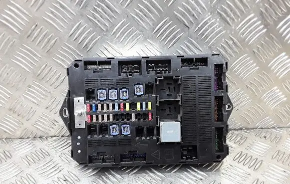 Jaguar XF Fuse module 7370030730