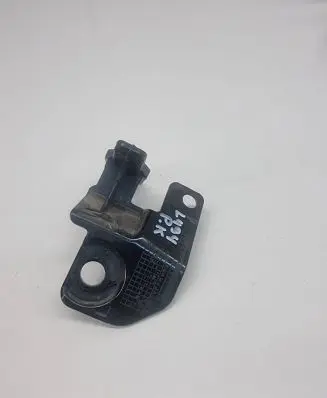 Headlight/headlamp mounting bracket