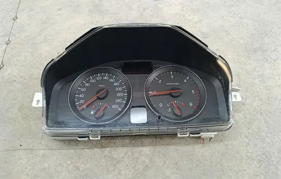 Volvo C30 Speedometer (instrument cluster) 31254776