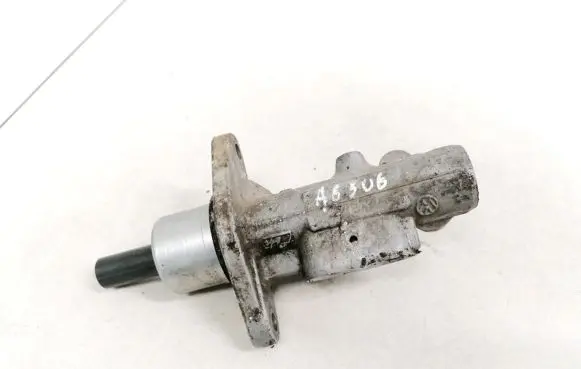Volkswagen PASSAT B4 Master brake cylinder