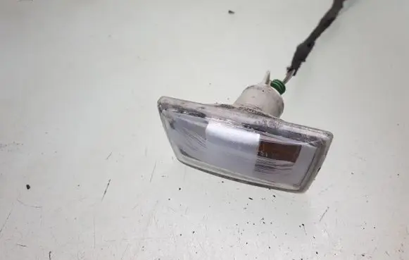 Opel Zafira B Front fender indicator light 13252455 13252456