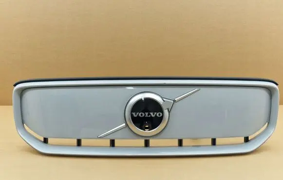 Volvo XC40 Front bumper upper radiator grill