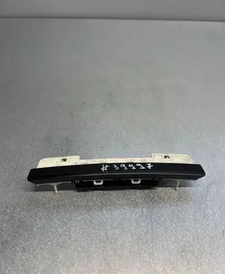 Volkswagen Touareg I Parking PDC sensor display screen 102418001
