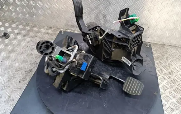 Opel Vivaro Accelerator throttle pedal