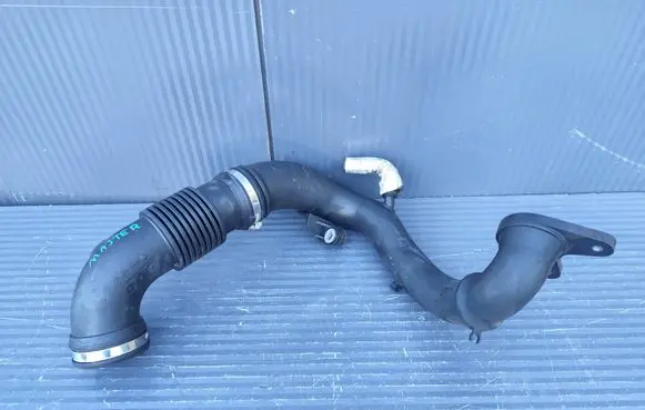 Renault Master III Turbo air intake inlet pipe/hose 165763705R