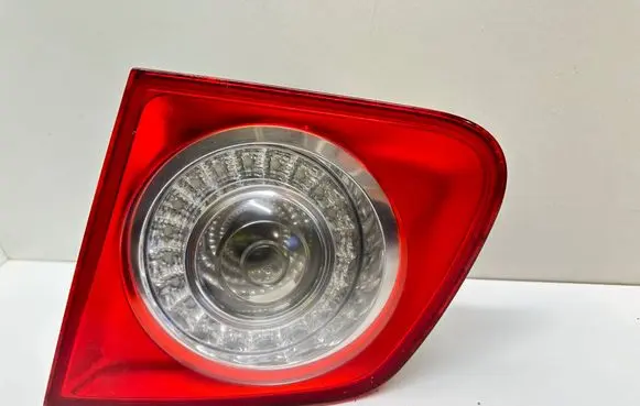 Volkswagen Jetta V Tailgate rear/tail lights 1K5945094