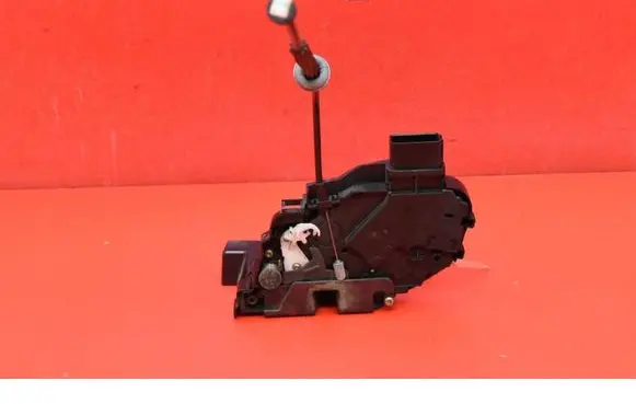 Volvo V50 Front door lock 30699787