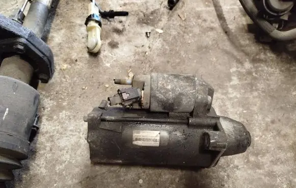 Opel Antara Starter motor 25186039 M002T86111 M002T86171