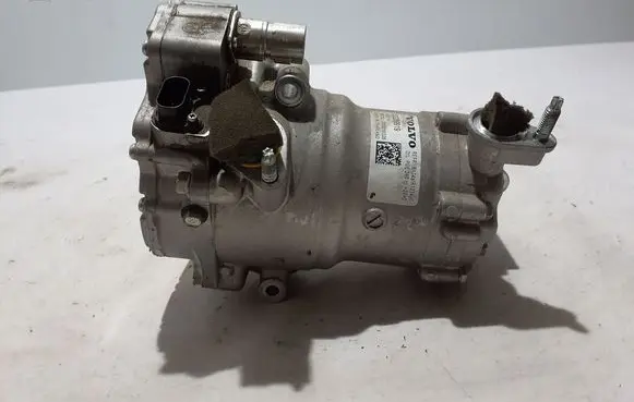 Volvo XC40 Air conditioning (A/C) compressor (pump) 32289919