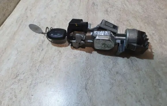 Ford S-MAX Ignition lock 3M513F880AC