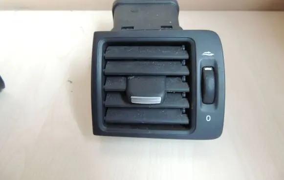 Volvo V50 Dashboard side air vent grill/cover trim 4D0000116