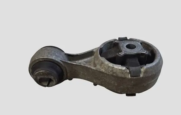 Nissan Qashqai Engine mount bracket 70T037L18
