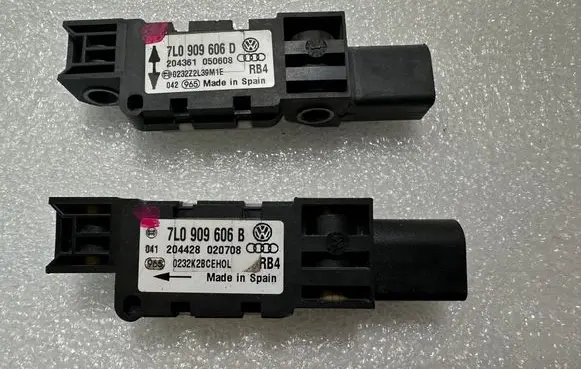 Volkswagen Touareg I Airbag deployment crash/impact sensor 7L0909606D 7L0909606B 204361
