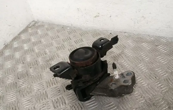 Toyota Avensis T270 Engine mount bracket 123050R020 123150R020