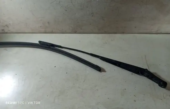 Opel Zafira B Front wiper blade arm 13145564