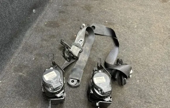 Dodge Challenger Front seatbelt 620675600B 620675500B 618134100D