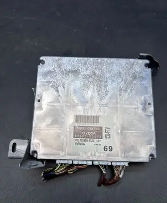 Toyota Avensis T250 Engine control unit/module 8966105690 1758006323 1CDFTV