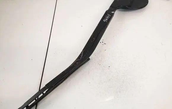 Lexus RX 300 Front wiper blade arm