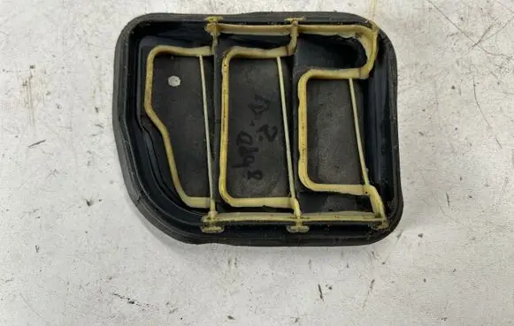 Ford Edge II Quarter panel pressure vent FT4BR278C26AA